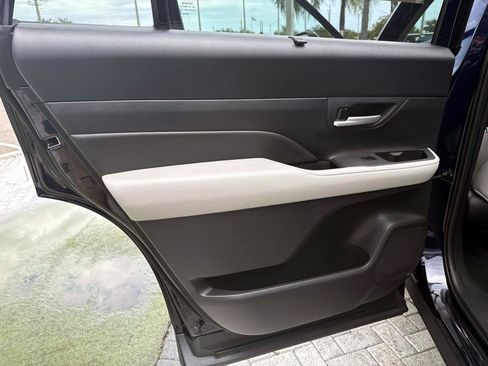Used 2025 Toyota Grand Highlander AWD image 12