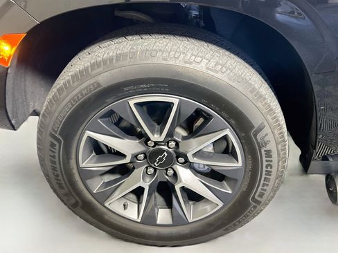 Used 2022 Chevrolet Suburban Z71 AWD/4WD image 13