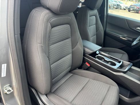 Used 2025 Chevrolet Equinox LT image 36