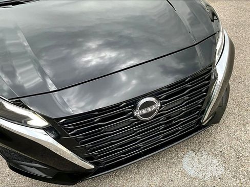 Used 2024 Nissan Altima 2.5 SV FWD image 27