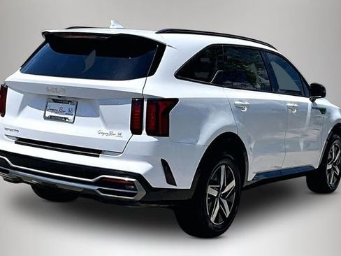 Used 2023 Kia Sorento S w/ Panoramic Sunroof Package FWD image 5