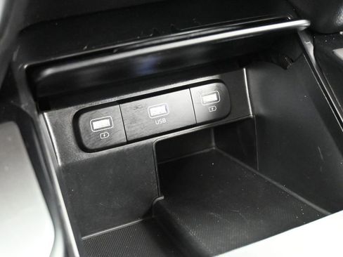 Used 2023 Kia Sorento LX image 25