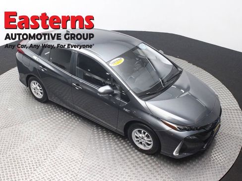 Used 2021 Toyota Prius Prime LE FWD image 3