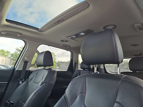 Used 2022 Kia Telluride EX w/ EX Premium Package FWD image 10