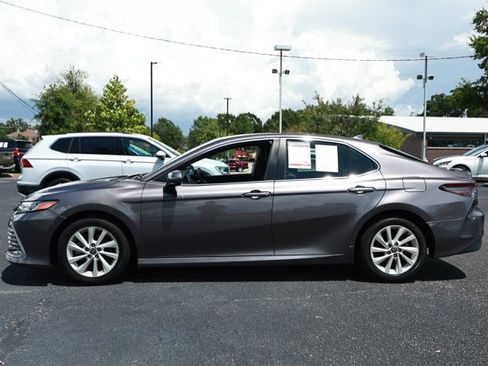 Used 2022 Toyota Camry LE FWD image 9