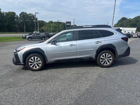 Certified 2025 Subaru Outback Premium AWD/4WD image 3