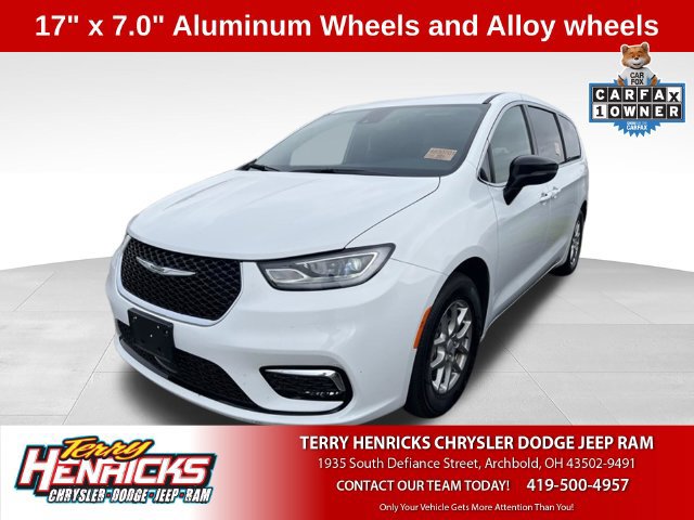Used 2026 Chrysler Pacifica Select FWD image 1