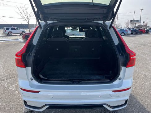 Used 2022 Volvo XC60 B6 R-Design image 30