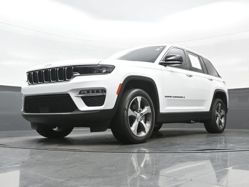 Used 2023 Jeep Grand Cherokee Limited AWD/4WD image 26