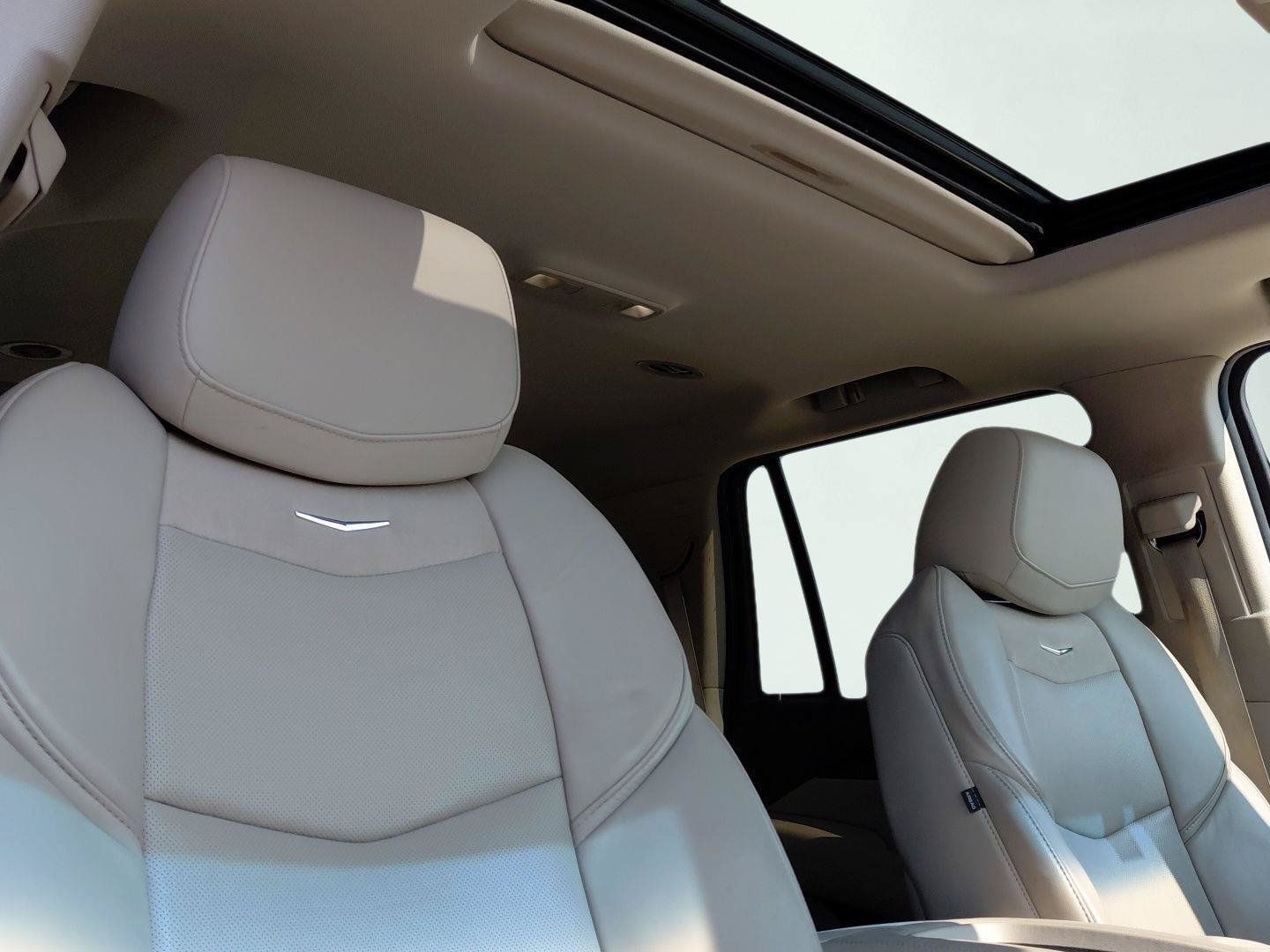 Used 2015 Cadillac Escalade Luxury AWD/4WD image 3