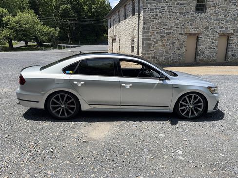 Used 2018 Volkswagen Passat 3.6 FWD image 4