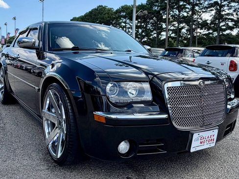 Used 2005 Chrysler 300 C w/ Sound Group II RWD image 3