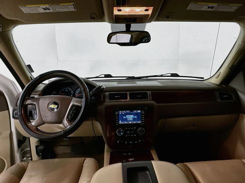 Used 2011 Chevrolet Avalanche LTZ RWD image 3