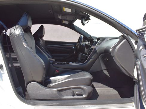 Used 2017 INFINITI Q60 Red Sport 400 RWD image 17