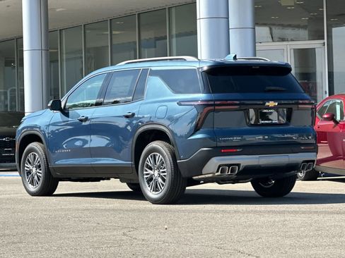 New 2026 Chevrolet Traverse LT w/ Enhanced Driving Package image 3