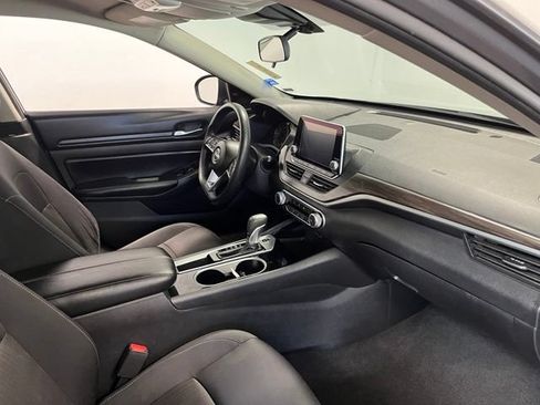 Used 2024 Nissan Altima 2.5 SV FWD image 11
