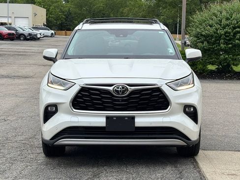 Used 2020 Toyota Highlander Platinum AWD/4WD image 11