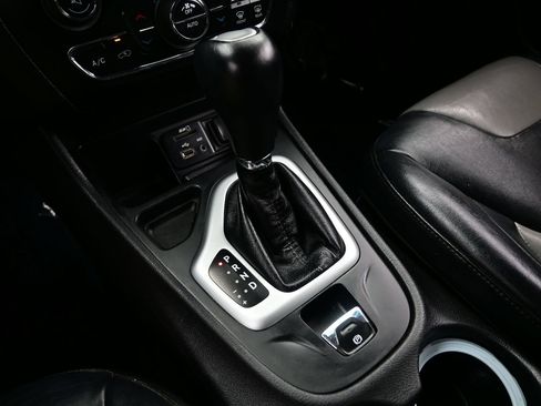 Used 2014 Jeep Cherokee Limited w/ Technology Group FWD image 24