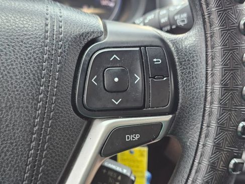 Used 2016 Toyota Highlander LE AWD/4WD image 28