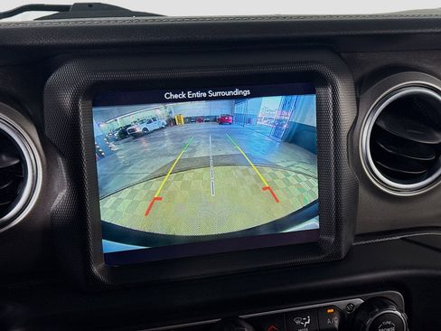 Used 2018 Jeep Wrangler Unlimited Sahara image 19