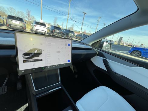 Used 2026 Tesla Model Y AWD image 19