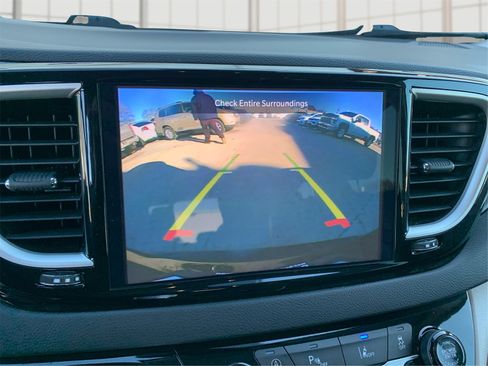 Used 2024 Chrysler Pacifica Touring-L image 25