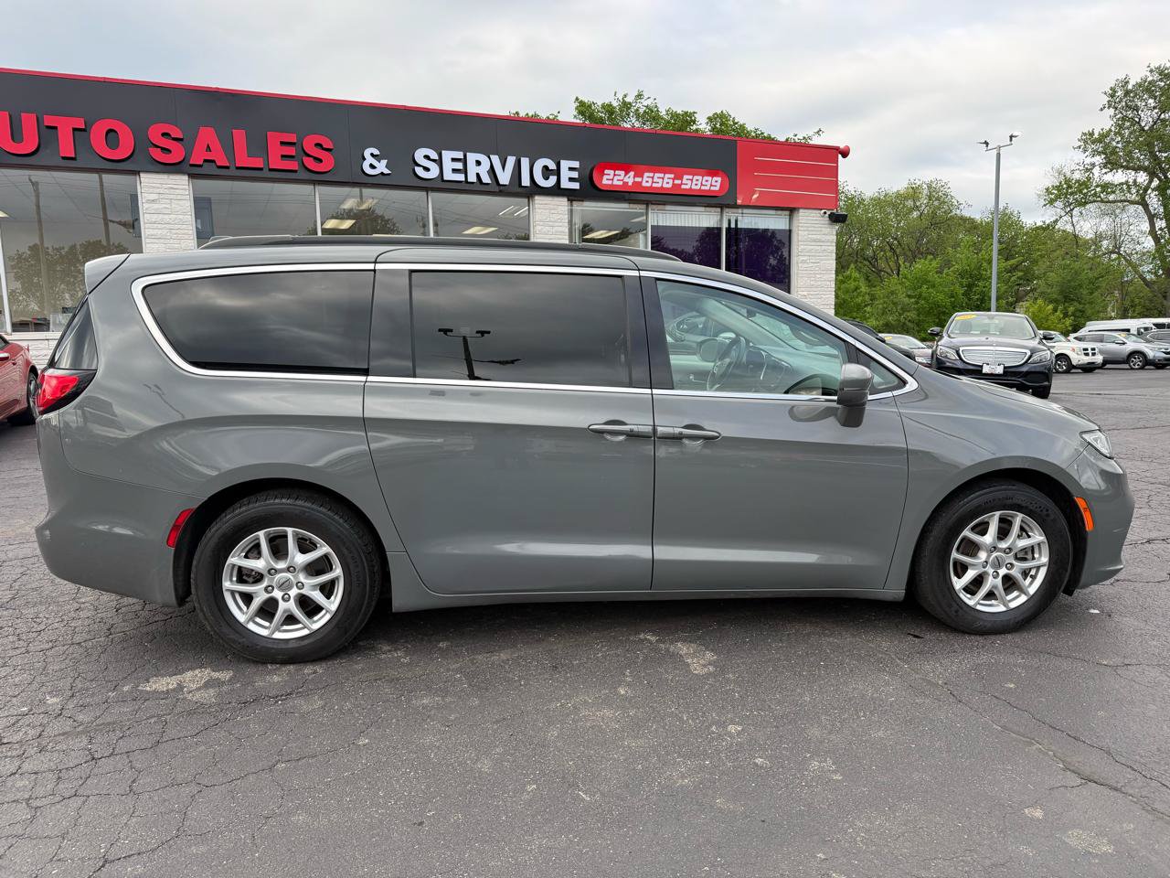 Used 2022 Chrysler Pacifica Touring-L FWD image 8