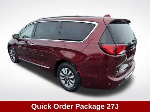 Used 2020 Chrysler Pacifica Touring-L Plus w/ Advanced Safetytec Group image 3