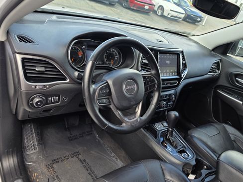 Used 2020 Jeep Cherokee Limited image 10