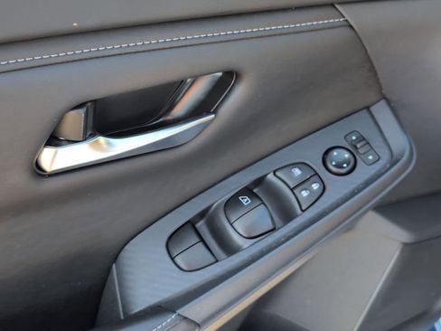 Used 2025 Nissan Sentra SV image 13