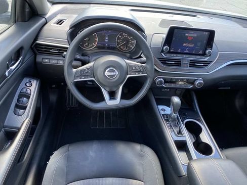 Used 2024 Nissan Altima 2.5 SV FWD image 10