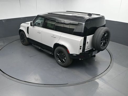 Used 2026 Land Rover Defender 110 X-Dynamic SE AWD/4WD image 33