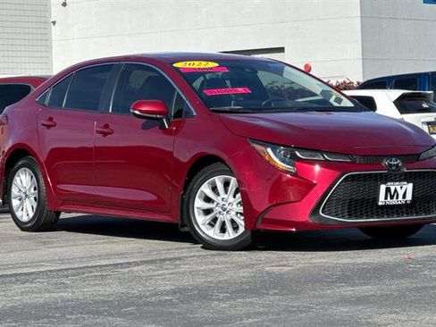 Used 2022 Toyota Corolla XLE image 2