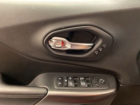 Used 2019 Jeep Cherokee Limited w/ Luxury Group AWD/4WD image 20