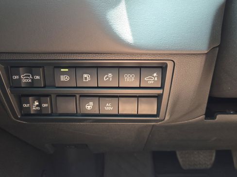 Certified 2023 Toyota Sequoia Platinum AWD/4WD image 19