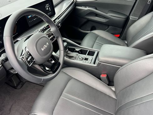 Certified 2025 Kia Sorento S image 11