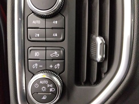 Used 2021 GMC Sierra 1500 AT4 w/ AT4 Preferred Package image 17