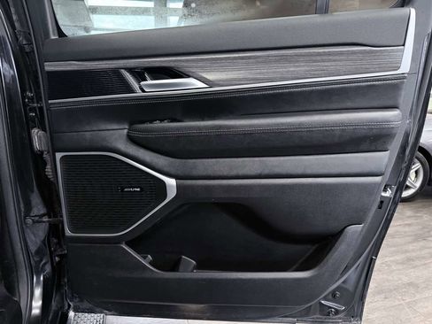 Used 2024 Jeep Wagoneer L Series III w/ Flexible Seating Group AWD/4WD image 34