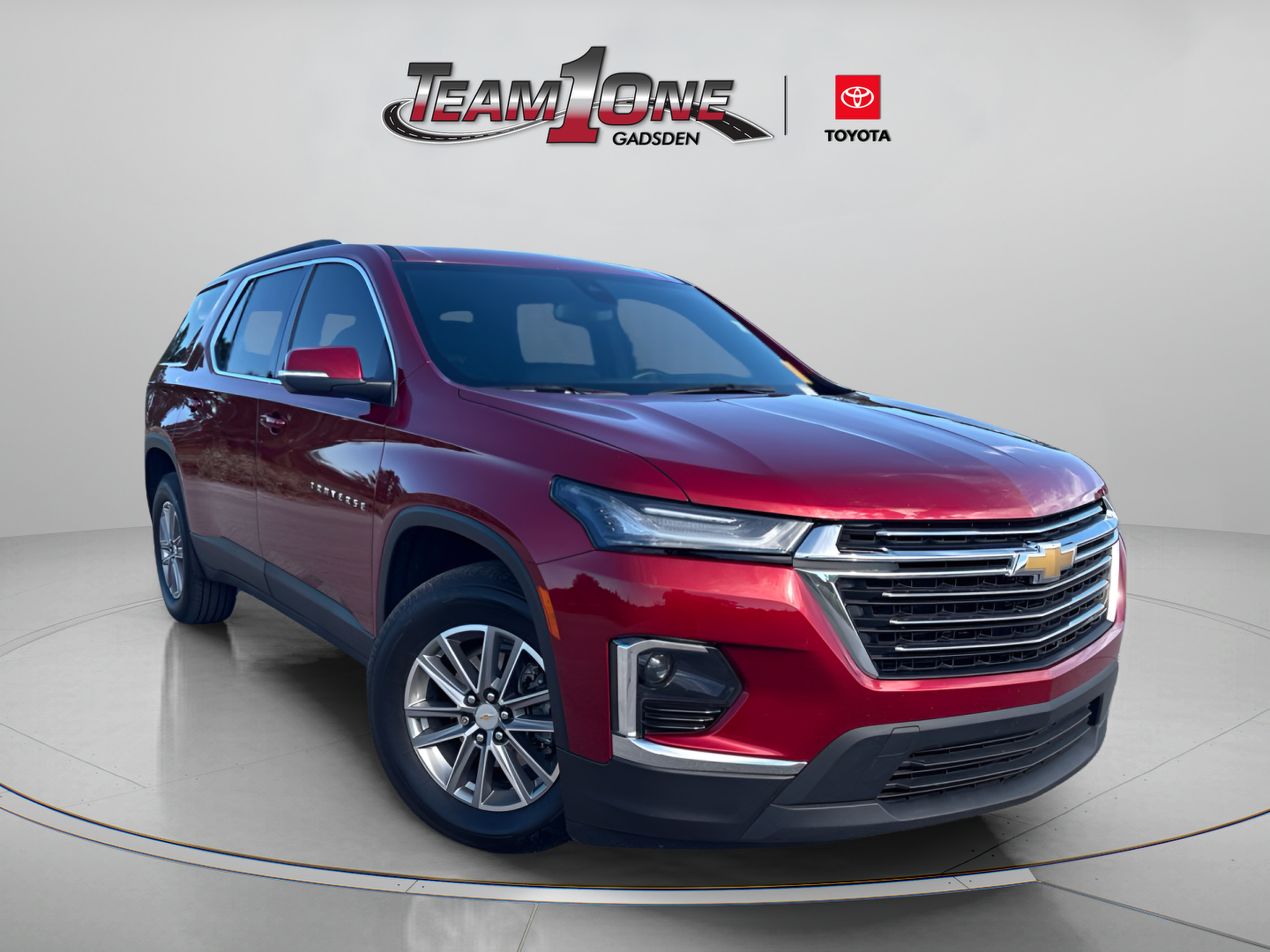 Used 2023 Chevrolet Traverse LT FWD image 1