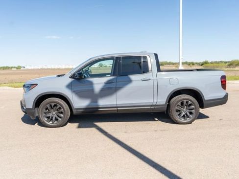 Used 2025 Honda Ridgeline Sport image 4
