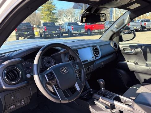 Used 2020 Toyota Tacoma TRD Sport image 14