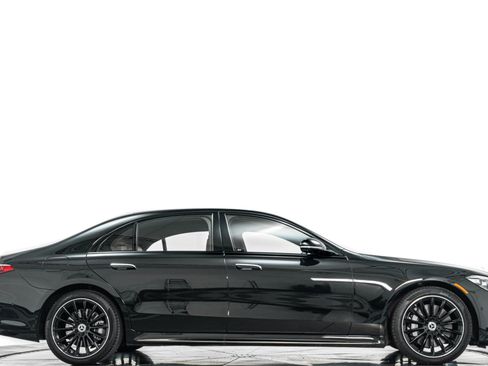 Used 2025 Mercedes-Benz S 580e 4MATIC Sedan image 2