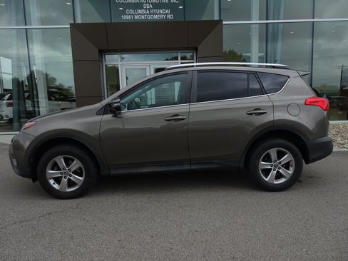 Used 2015 Toyota RAV4 XLE AWD/4WD image 2