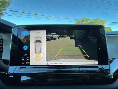 New 2026 Volkswagen Taos SE image 17