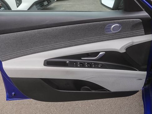 Used 2023 Hyundai Elantra Limited FWD image 22