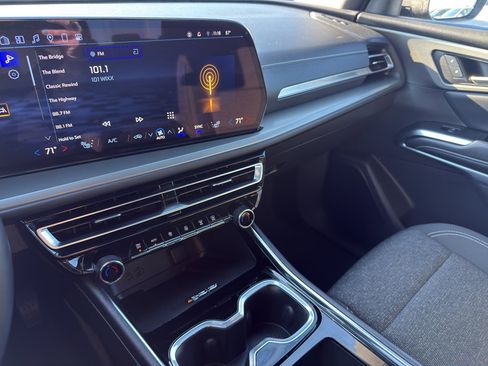 Certified 2025 Chevrolet Traverse LT image 21