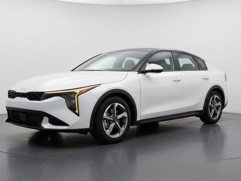 Used 2025 Kia K4 LXS image 3