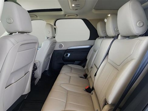 Used 2020 Land Rover Discovery Landmark image 20