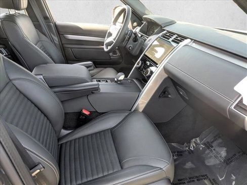 Used 2025 Land Rover Discovery Dynamic SE image 24