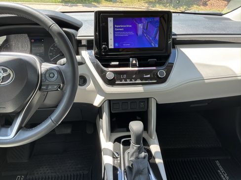 Used 2025 Toyota Corolla Cross LE FWD image 29